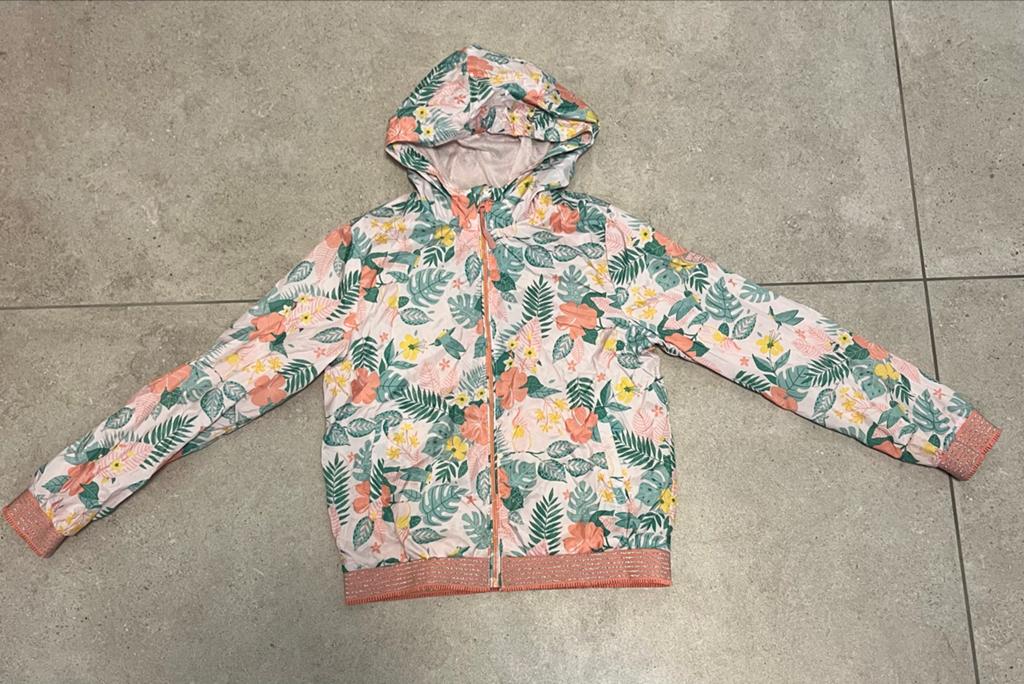 Zomerjas maat 140 met bloemenprint en capuchon, Ophalen of Verzenden, Zo goed als nieuw, Meisje, Jas