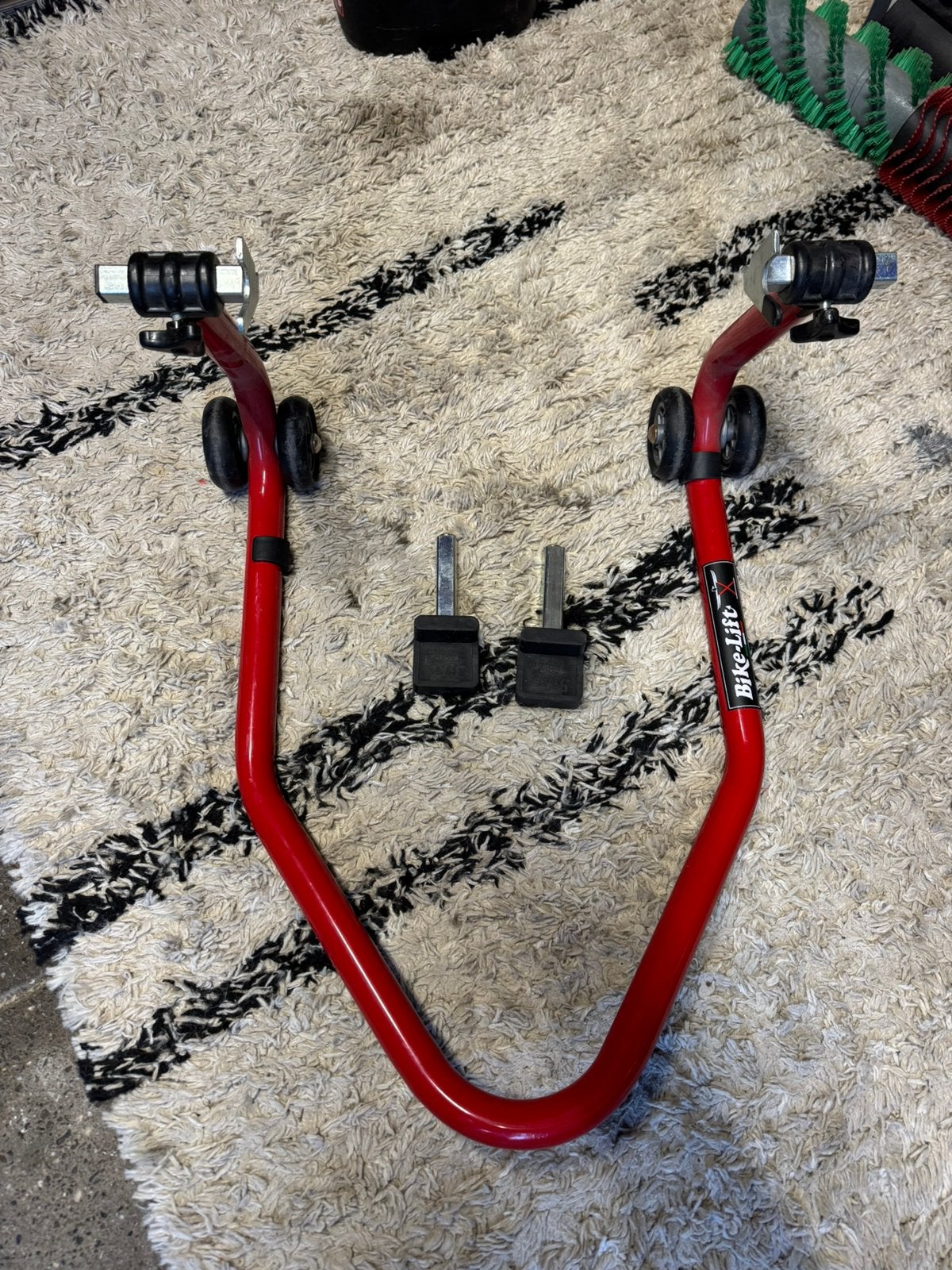 Motorbok / paddockstand bikelift, Motoren, Ophalen