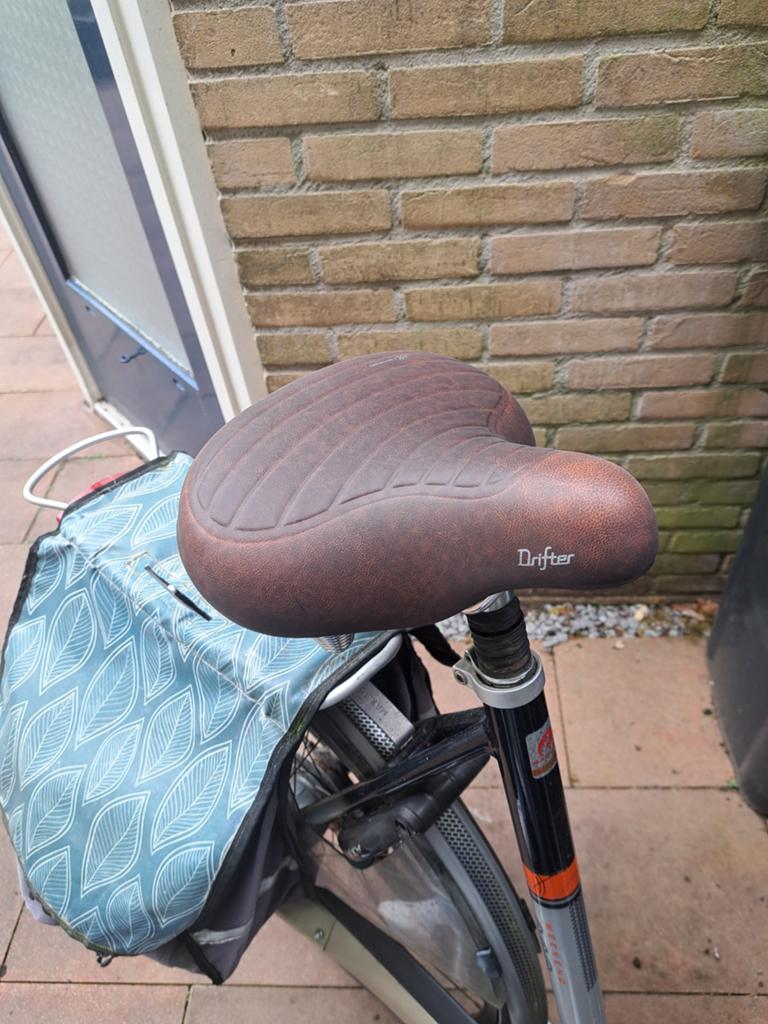 ZGAN Sell Royal luxe Drifter fietszadel. Nieuwprijs €55, Ophalen of Verzenden, Zadel