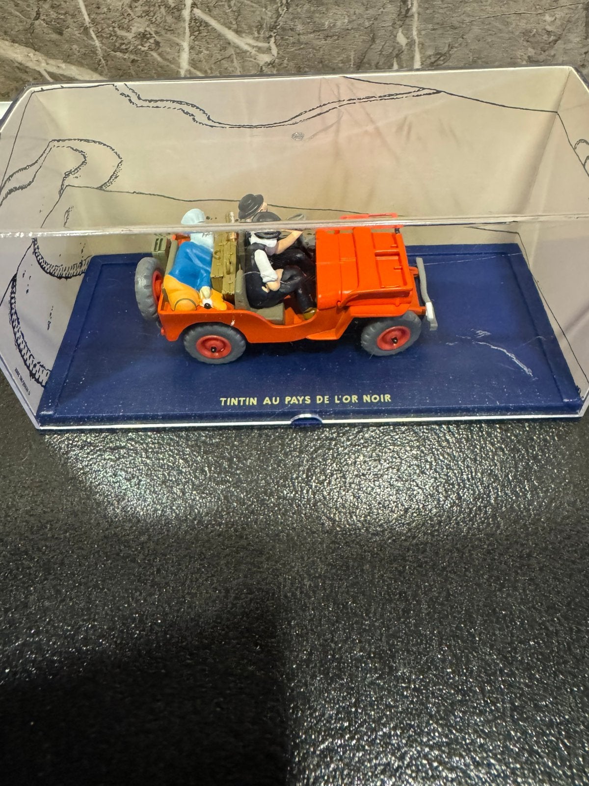Kuifje Modelauto – Rode Willys Jeep (Het zwarte goud), Verzamelen, Ophalen of Verzenden, Kuifje, Zo goed als nieuw, Beeldje of Figuurtje