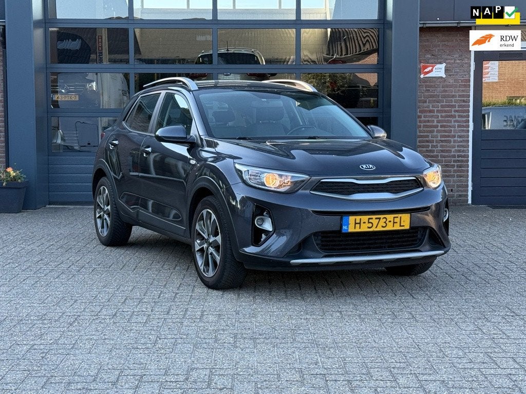 Kia Stonic 1.0 T-GDi DynamicLine carplay,camera,trekhaak, Voorwielaandrijving, Lichtsensor, 450 kg, Gebruikt