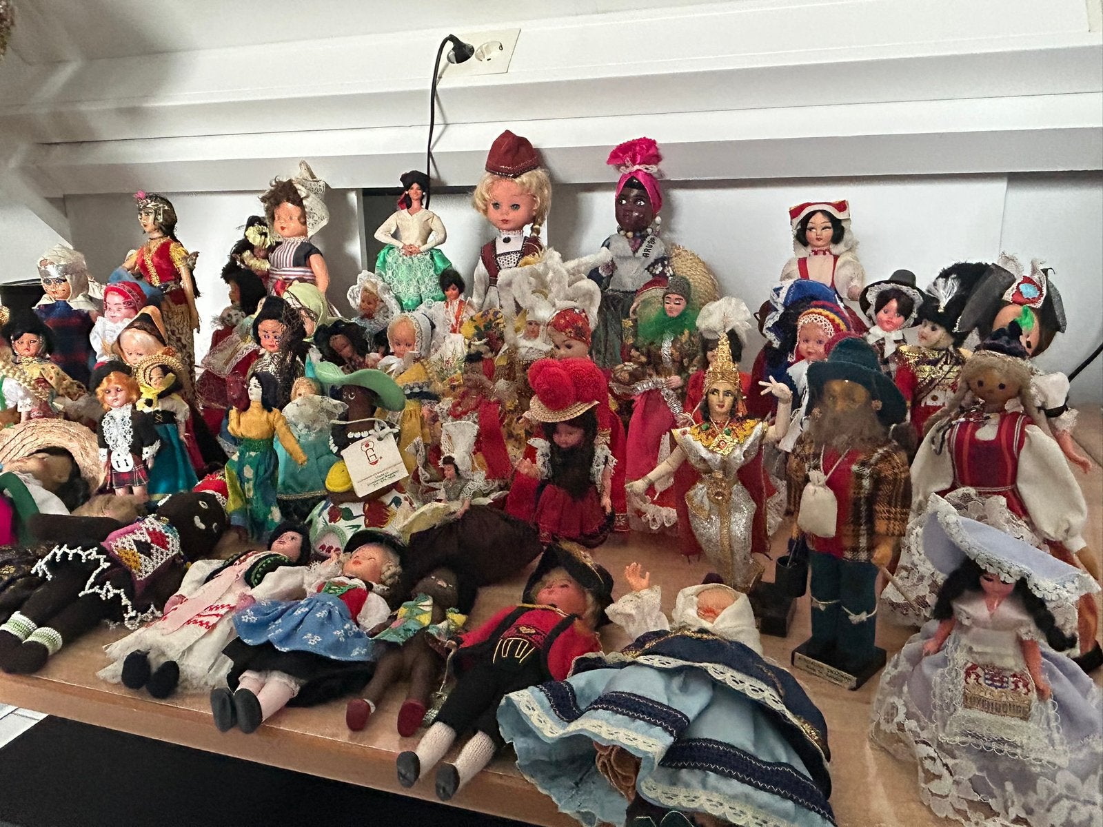55 klederdrachtpoppetjes uut diverse landen, Verzamelen, Ophalen, Pop