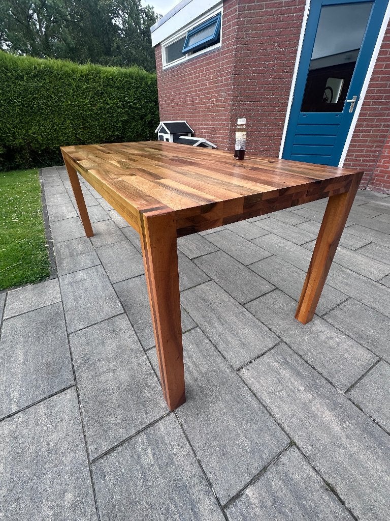 Tafel Walnoot (Pilat & Pilat), Ophalen, 50 tot 100 cm, 150 tot 200 cm, Vier personen