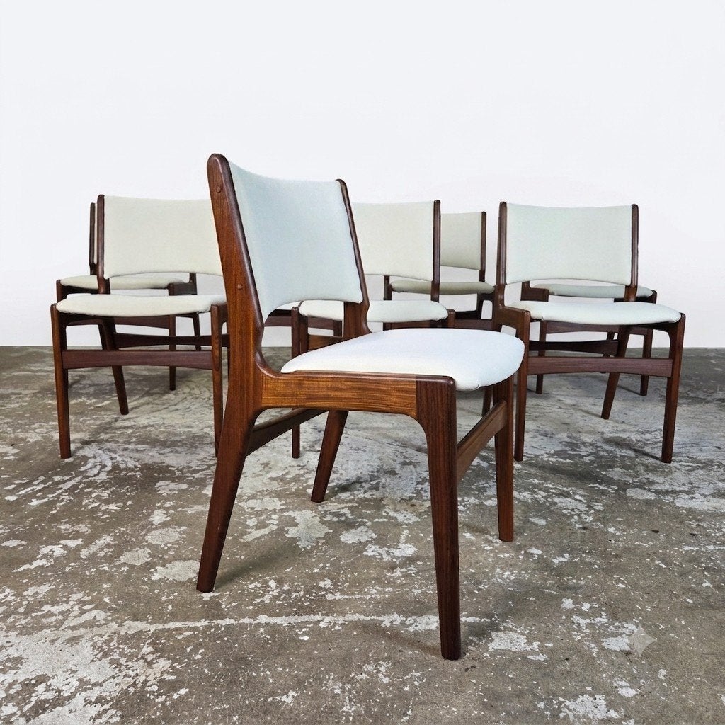 Erik Buch vintage jaren 60 Deense stoel gerestaureerd teak, Huis en Inrichting, Stoelen, Ophalen, Overige kleuren, Louis van Teeffelen, Pastoe, Mid Century, Danish