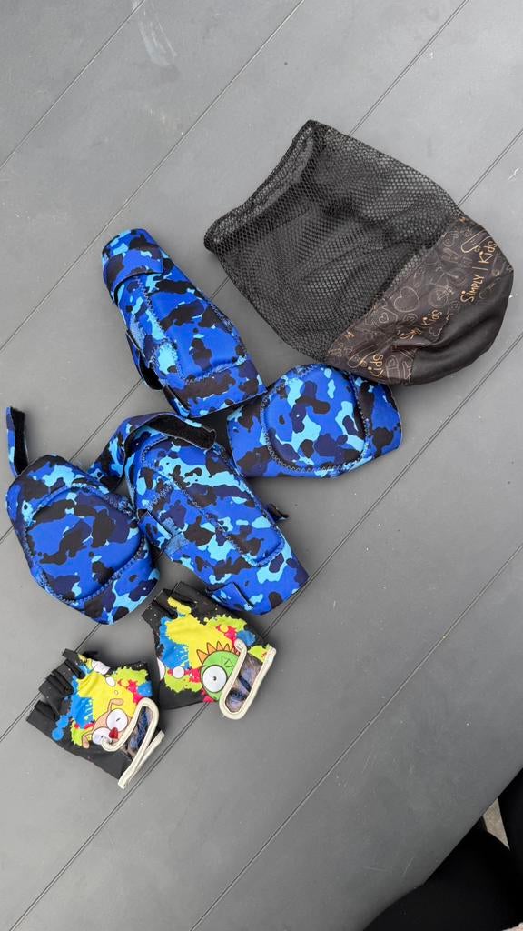 Bescherming set M size ( 4-8 jaar ), Ophalen of Verzenden, Zo goed als nieuw, Jongen of Meisje