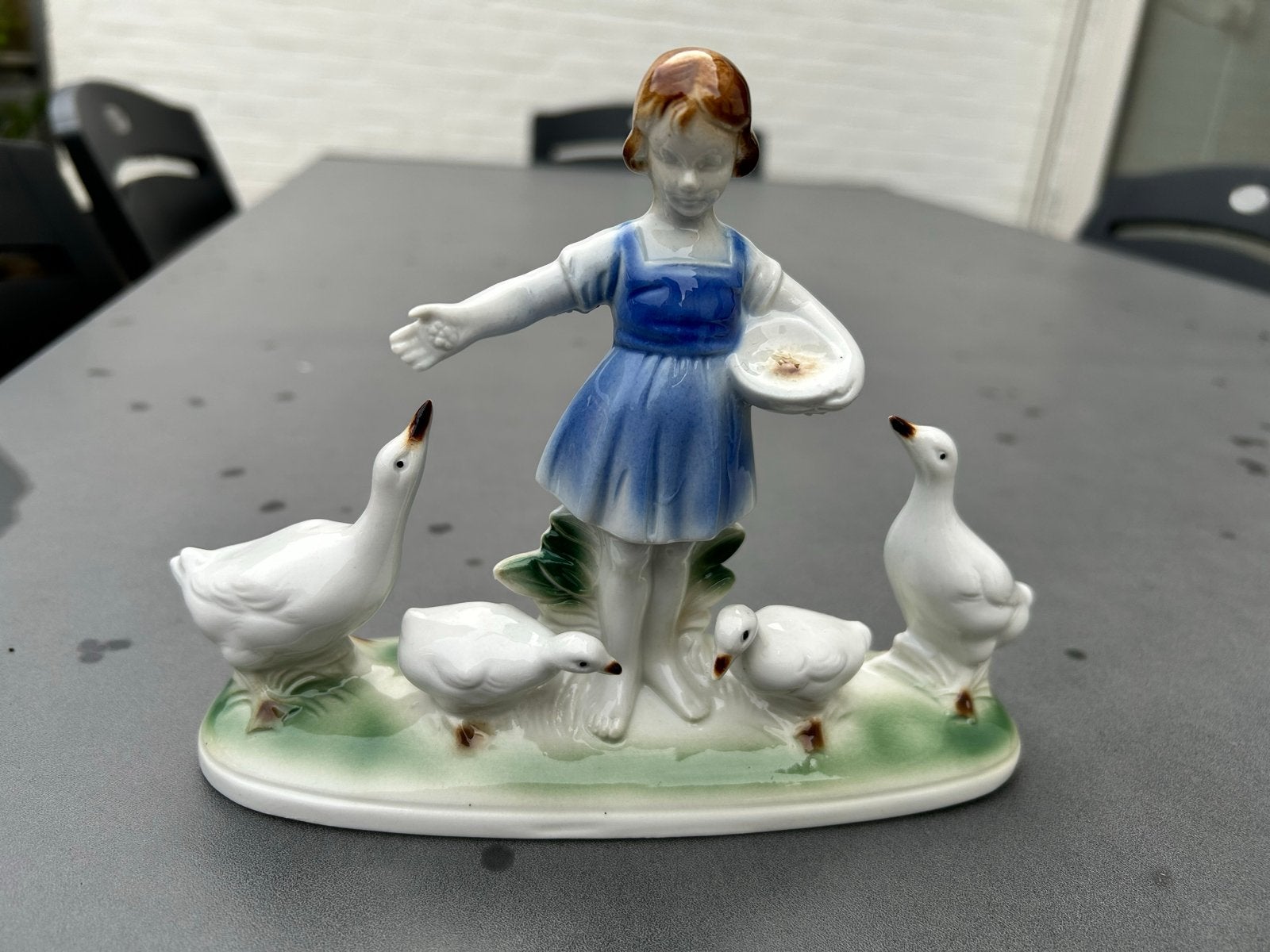 Vintage Porseleinen Beeldje: Meisje met Ganzen - 14x18 cm, Ophalen of Verzenden