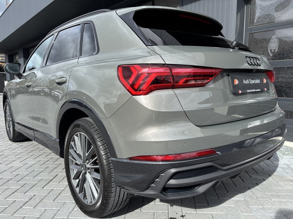 Audi Q3 35 TFSI S-line Chronos grey, 15 km/l, 4 cilinders, 150 pk, Leder en Stof