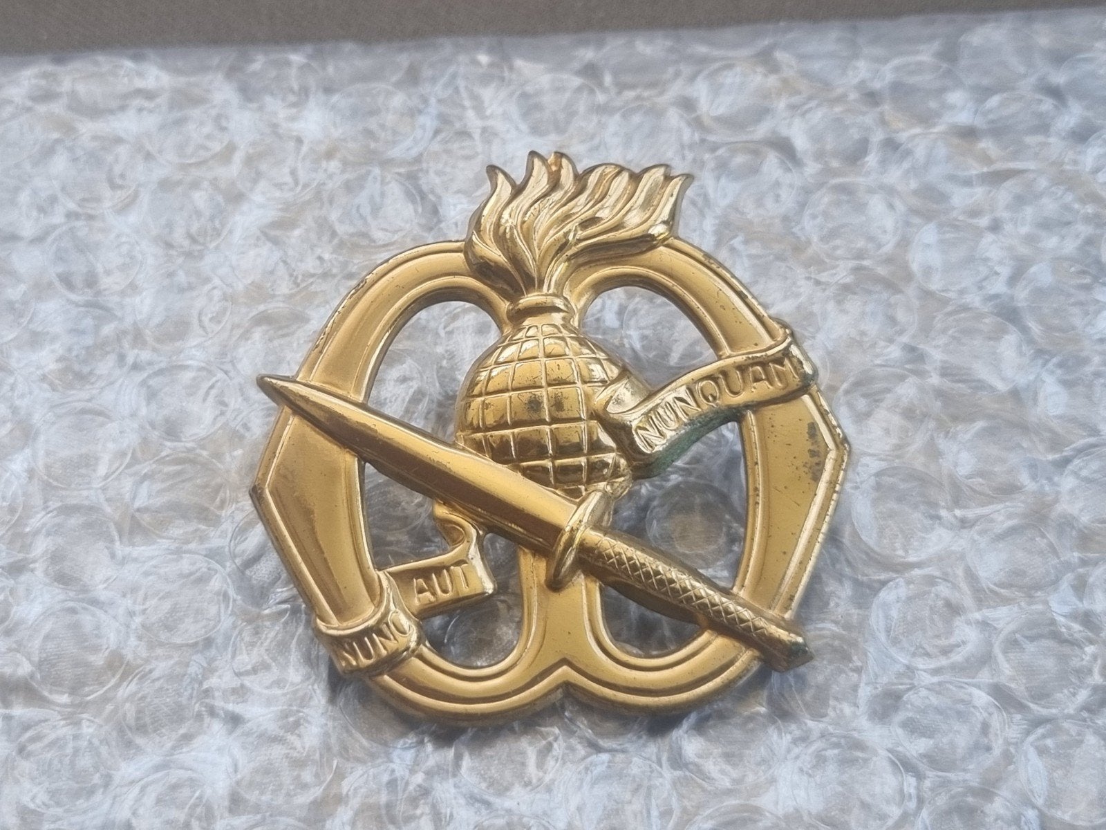 Baretembleem korps commandotroepen nr 2 (oogjes), Verzamelen, Militaria | Algemeen, Ophalen of Verzenden, Landmacht, Nederland