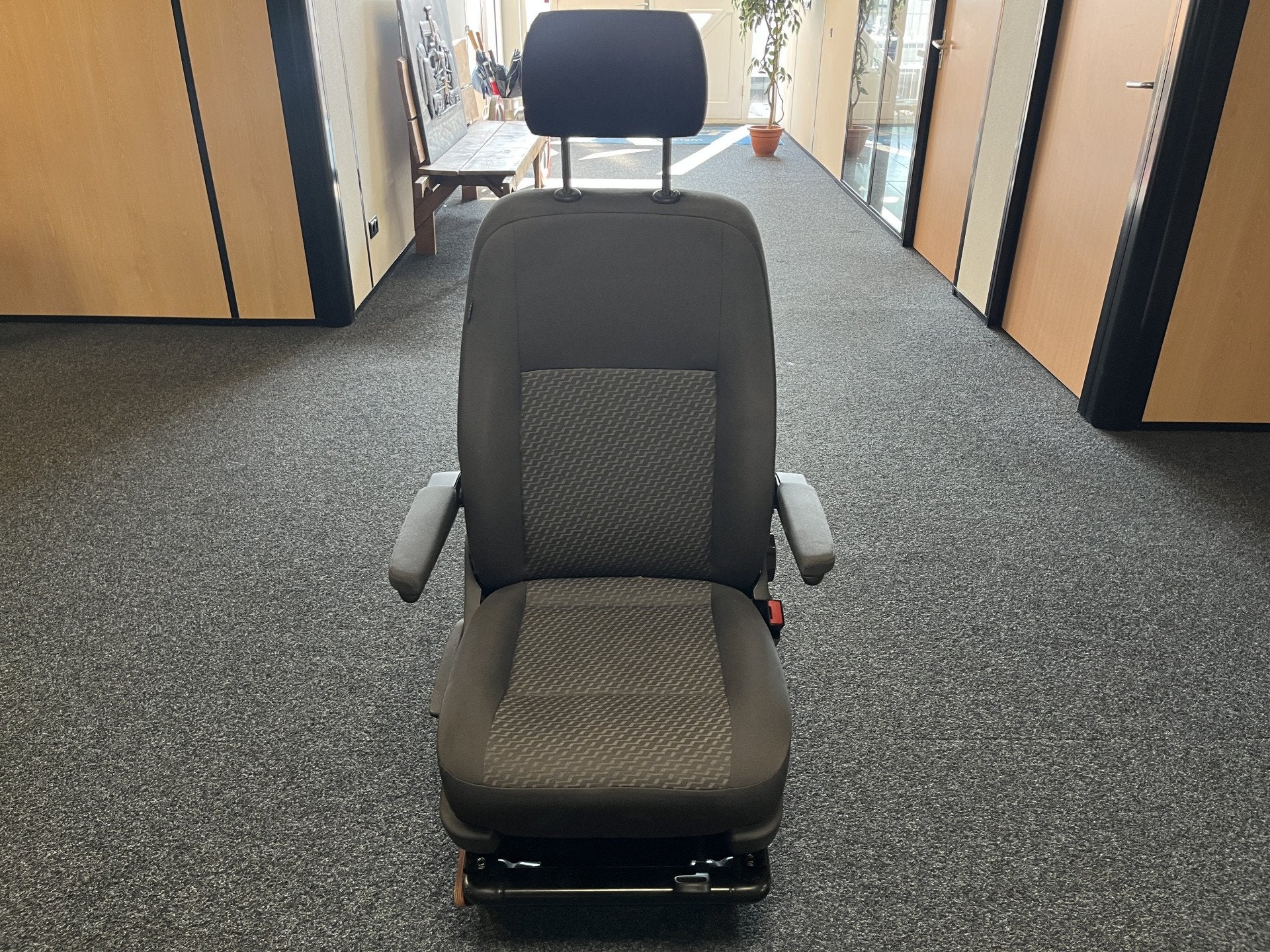 bijrijders stoel Volkswagen Transporter Passagiersstoel Comf, Dani Autobedrijven B.V., Gebruikt, Verkoop@daniautomobielen.nl, Ootmarsumseweg 110
7665SE  ALBERGEN, NL