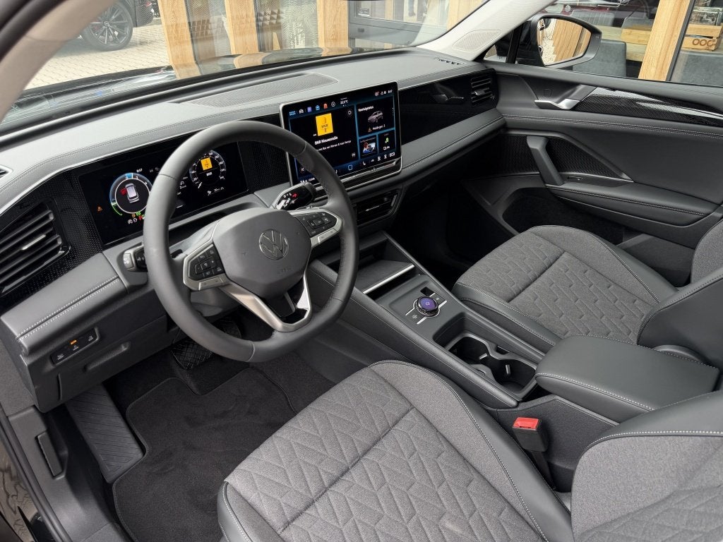 Volkswagen Tiguan Life 1.5 TSI PHEV DSG 204 Pk | Pano | Trek, Automaat, Dealer onderhouden, Stof, 4 cilinders