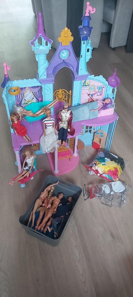 Te koop aangeboden Barbie Kasteel, Kinderen en Baby's, Speelgoed | Poppen, Ophalen of Verzenden, Barbie