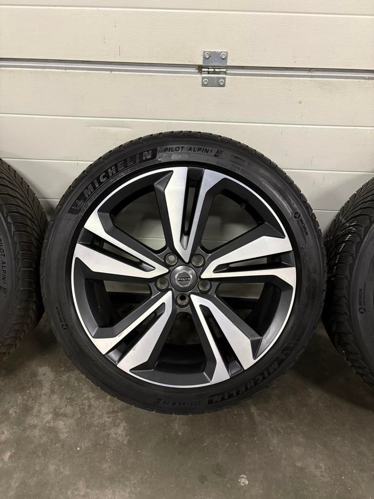 Volvo V60 Cross Country 19 inch winterset Michelin, Gebruikt, Banden en Velgen, Winterbanden, 235 mm