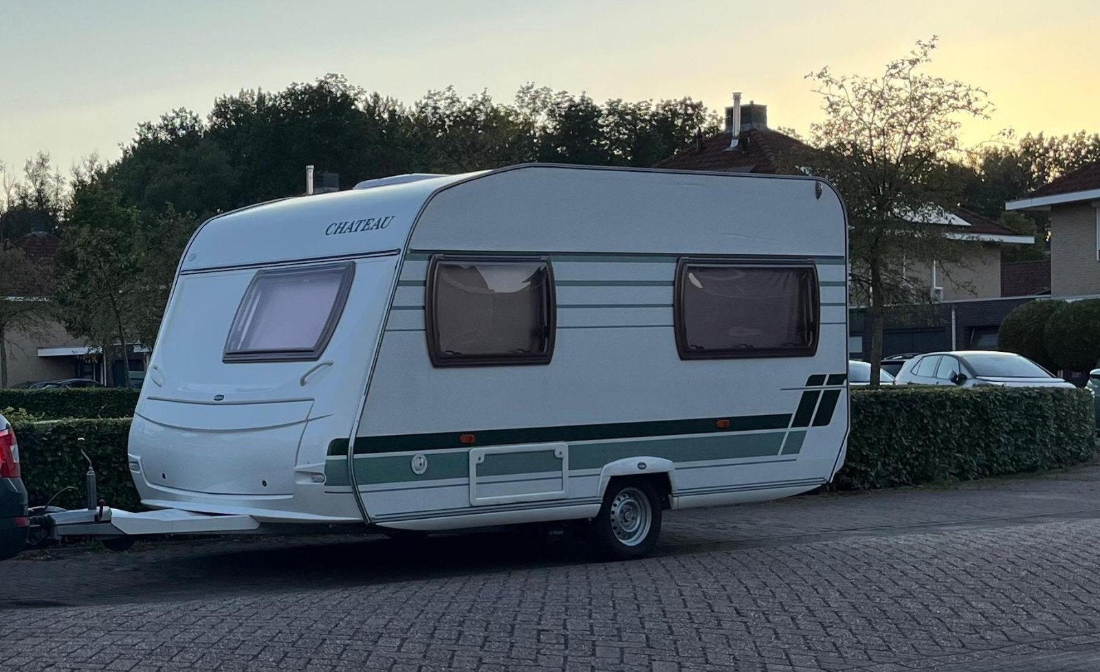 Chateau Calista 390 CT - Compacte en complete caravan, Caravans en Kamperen, Chateau, Frans bed, Treinzit, Particulier