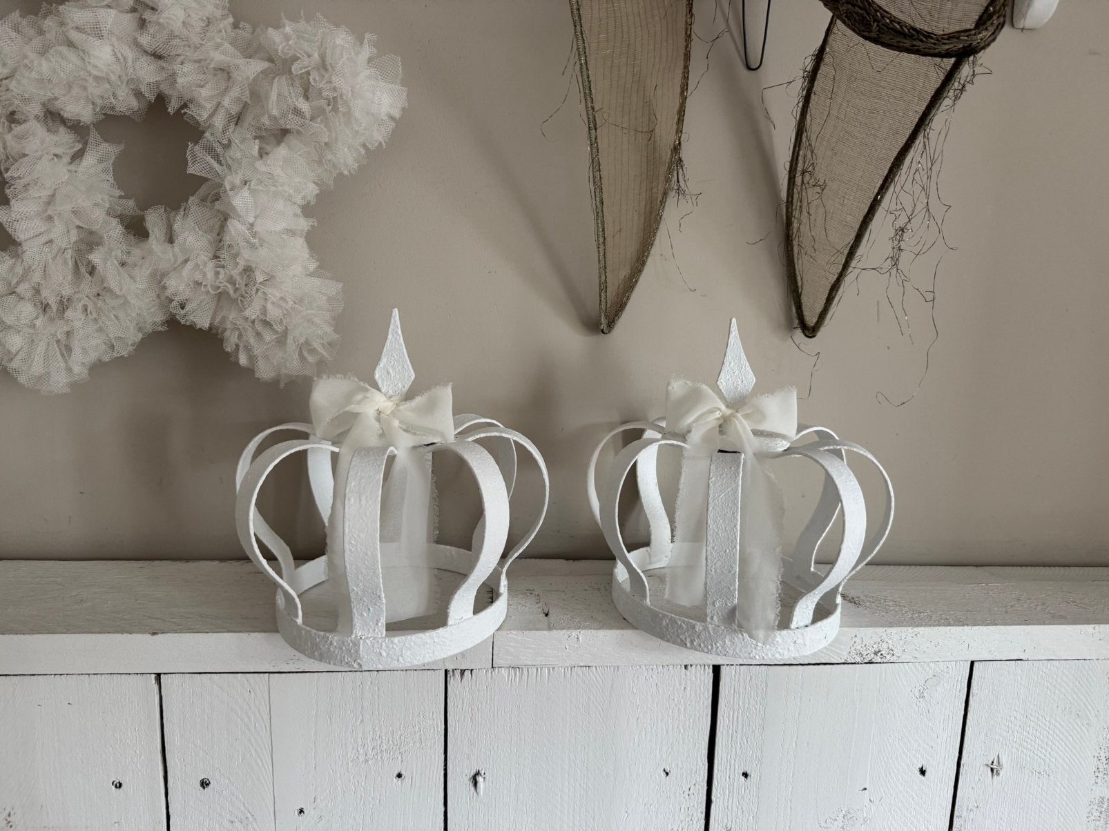 2 metalen decoratie kronen, Huis en Inrichting, Woonaccessoires | Overige, Ophalen of Verzenden, Metaal, Wit, Landelijk