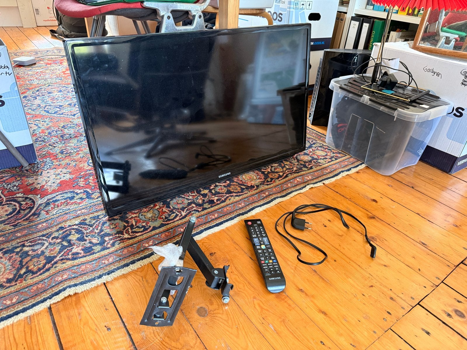 Samsung Smart TV met muurbeugel 81 cm (32 inch) Full HD, Ophalen, 50 Hz, 80 tot 100 cm, Samsung