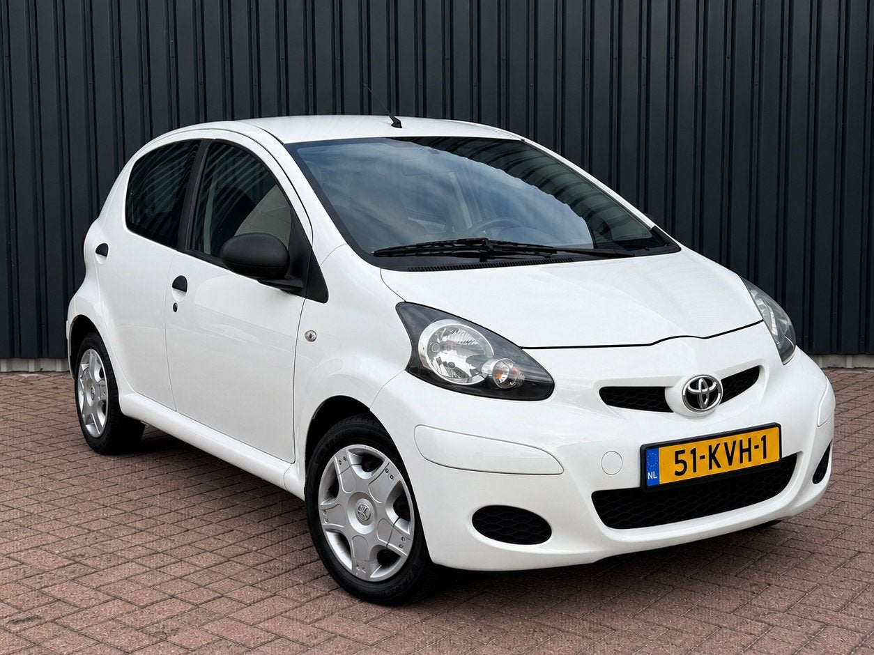 Toyota Aygo 1.0 Vvt-i | Carplay | 5DRS | 2010 | Wit, Voorwielaandrijving, Stof, Zwart, 4 stoelen