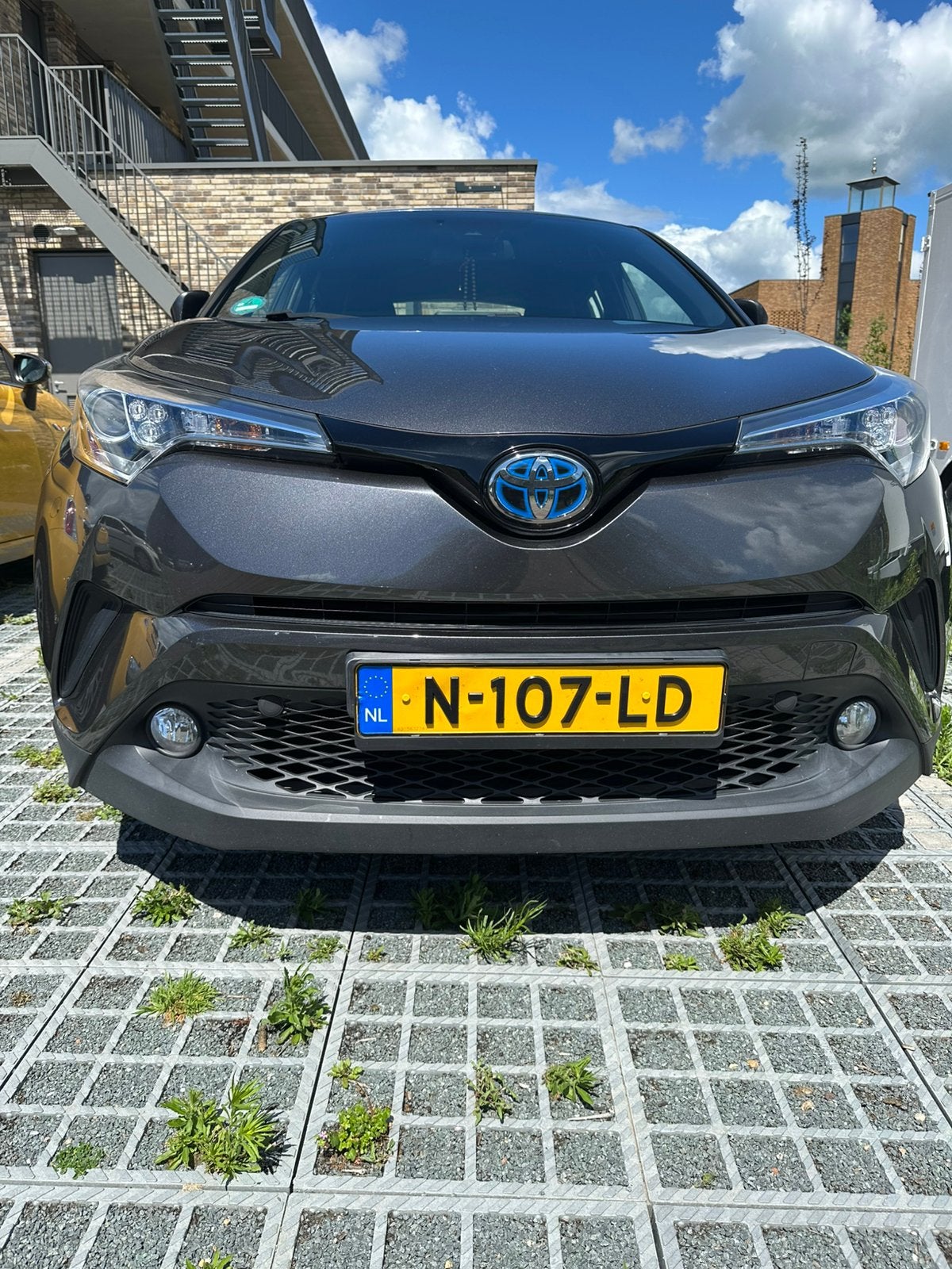 Toyota C-HR 1.8 Hybrid 122pk CVT 2018 Grijs, Euro 5, Stof, 725 kg, 4 cilinders