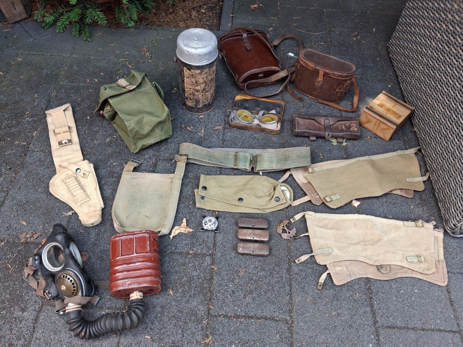Lot militaria, voornamelijk WO2, met enkele manco's, Ophalen of Verzenden