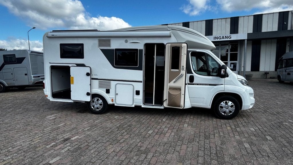 Adria Matrix Axess 600 SL Lengte bedden - Hefb, Airbags, 6 tot 7 meter, Bedrijf, Adria