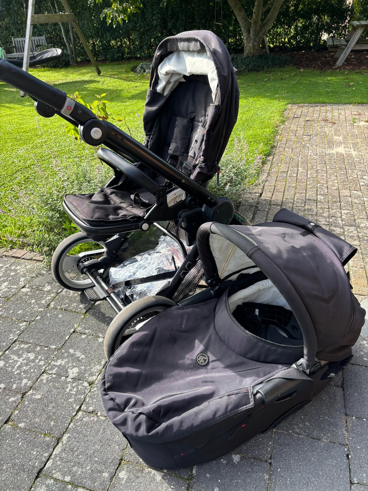 Mutsy Evo kinderwagen zwart met regenhoezen en adapters, Ophalen, Gebruikt, Combiwagen, Mutsy