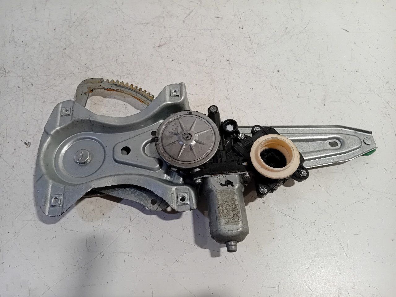 Raammechaniek elektrisch links achter Toyota Avensis, Onderdelen@venauto.nl, Van der Ven Autorecycling B.V., Gebruikt, Ettenseweg 76, 4706 PB Roosendaal, The Netherlands