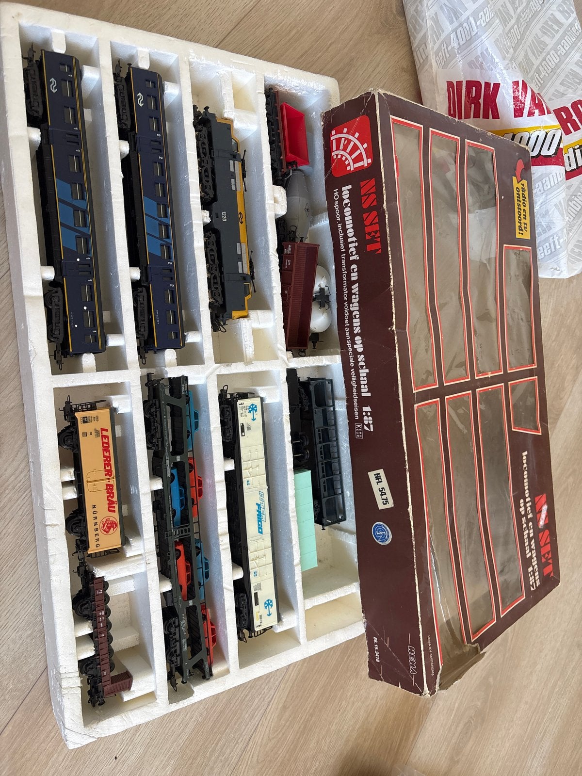 NS SET locomotief en wagens op schaal 1:87 HO spoor, Ophalen, Wisselstroom, NS, Märklin