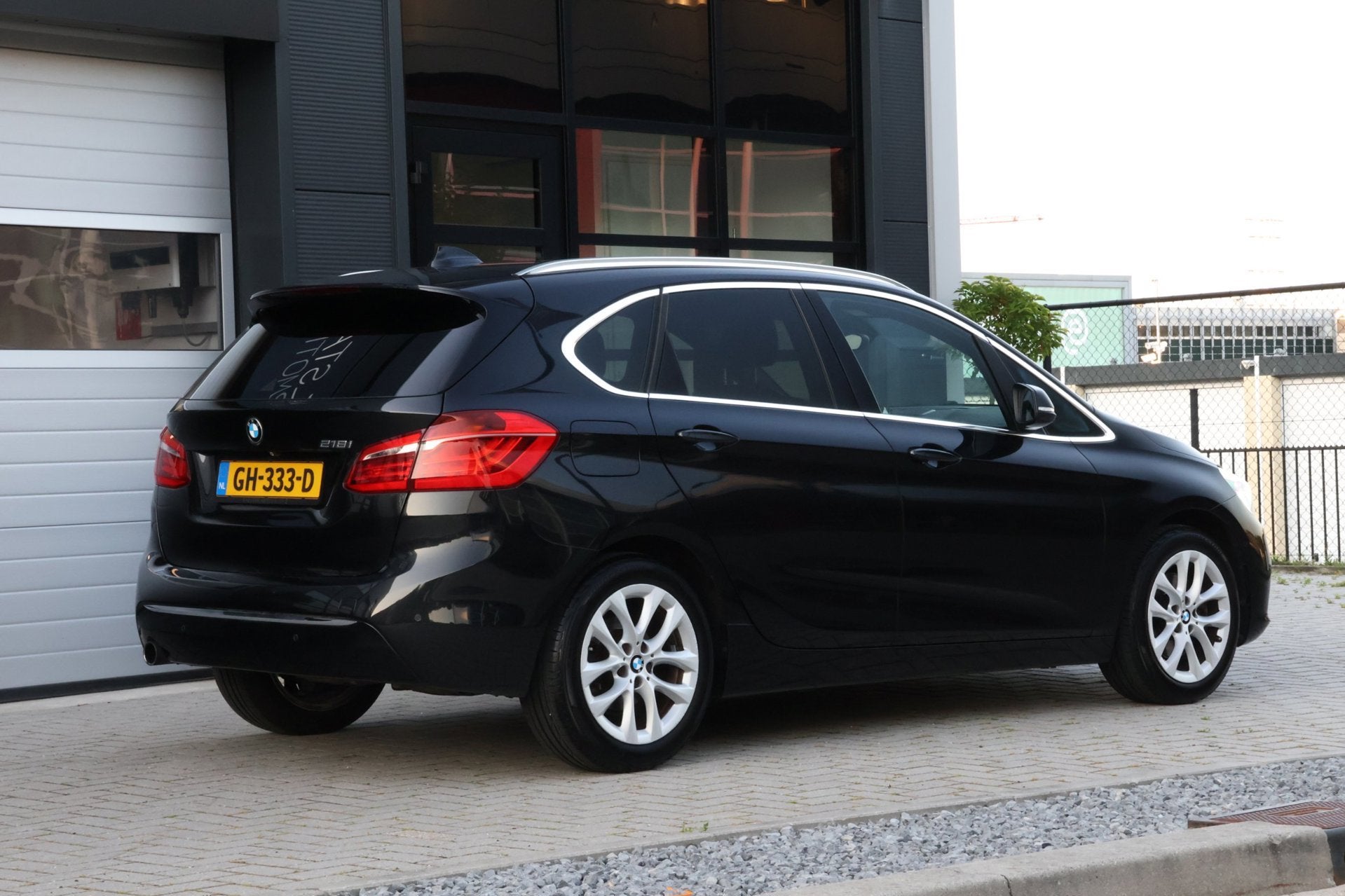 BMW 2-serie Active Tourer 218i High Executive | Panorama dak, Voorwielaandrijving, 136 pk, Gebruikt, Zwart