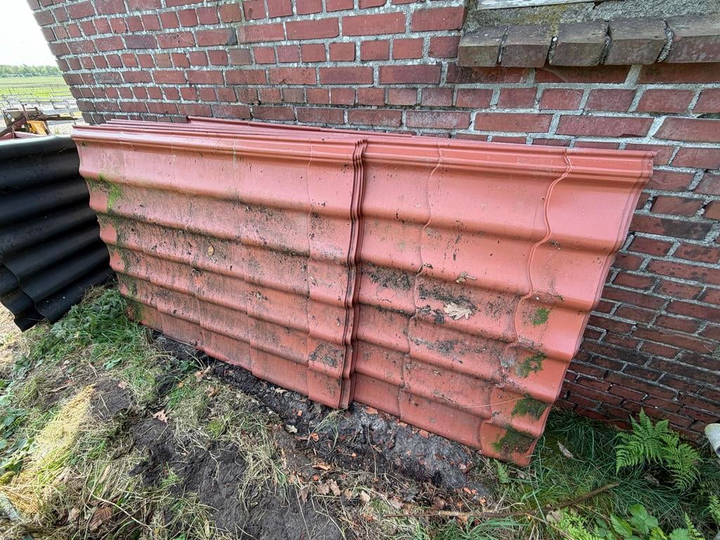 Gebruikte rode dakplaten en windveren +/- 28 m2, Doe-het-zelf en Verbouw, Gebruikt, 15 m² of meer, Metaal, Rood