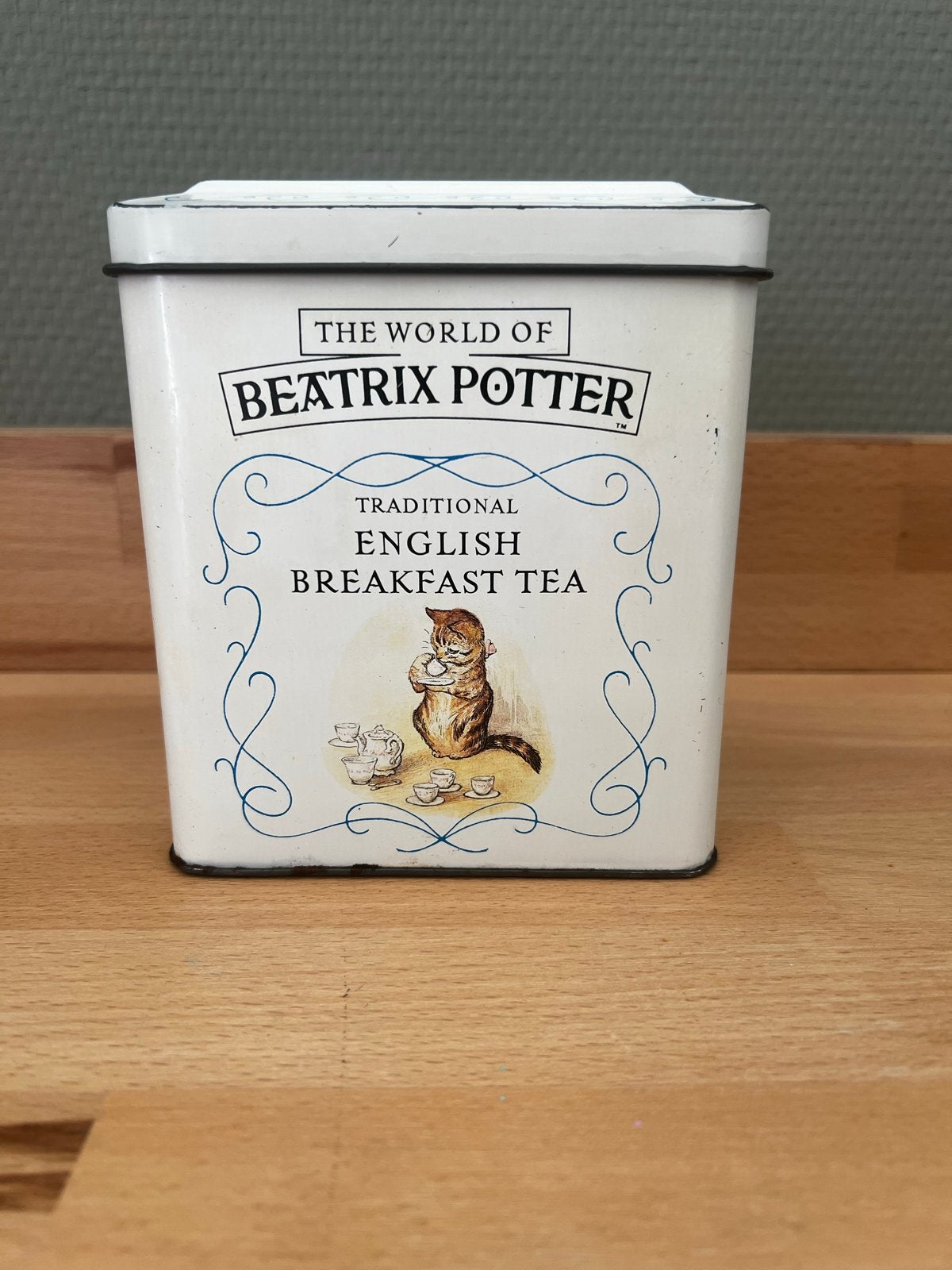 Vintage Beatrix Potter theeblik - 1989, Verzamelen, Ophalen of Verzenden, Gebruikt, Thee, Overige merken