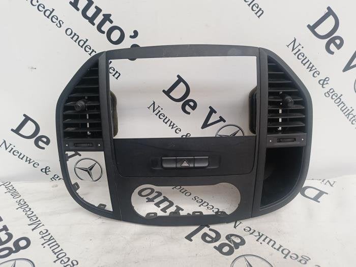 Radio omlijsting van een Mercedes Vito, Auto-onderdelen, Dashboard en Schakelaars, Gebruikt, -, Ophalen of Verzenden, -