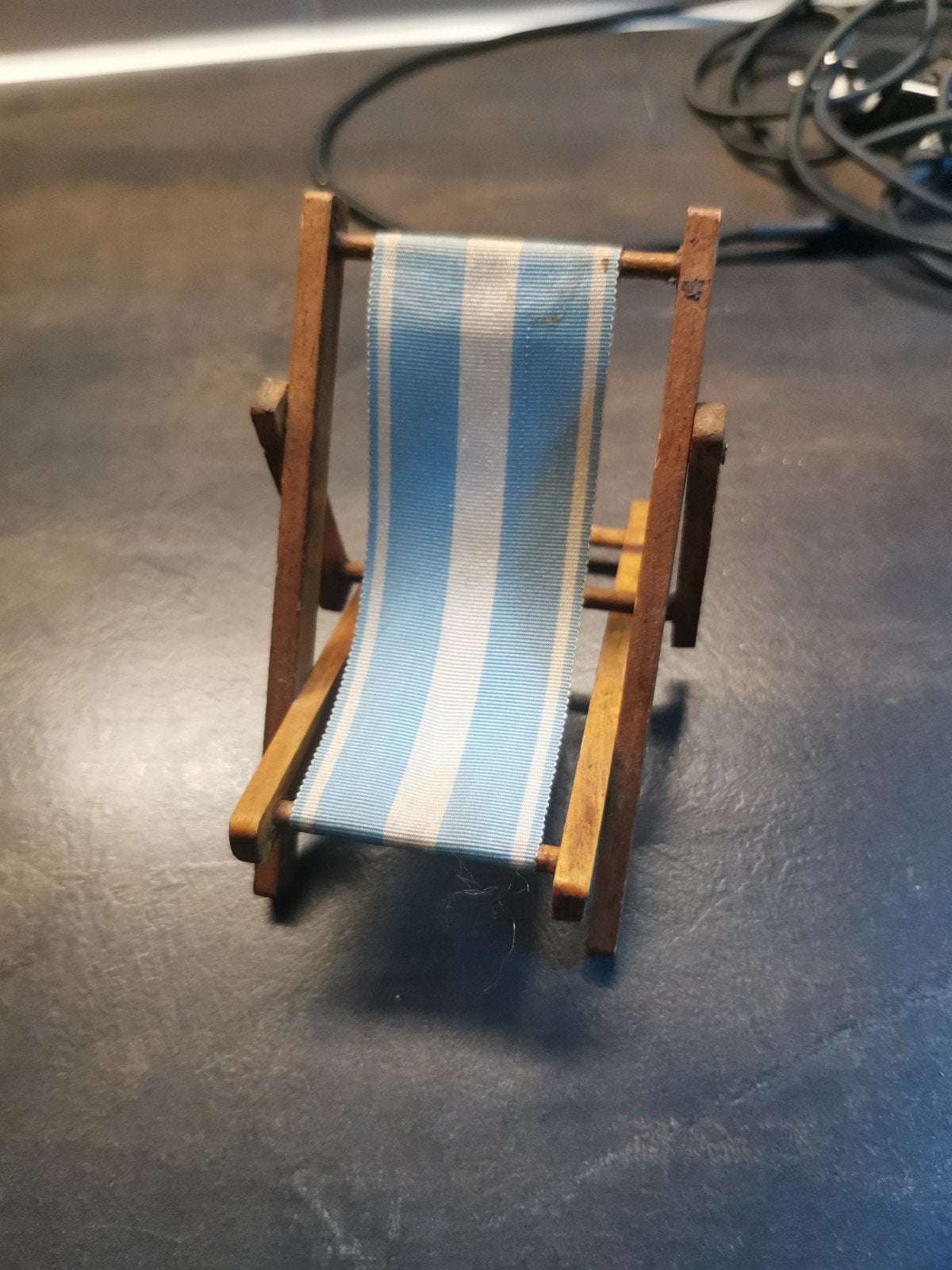 Vintage poppenhuis strandstoel - blauw/wit gestreept, Ophalen of Verzenden, Gebruikt, Poppenhuis