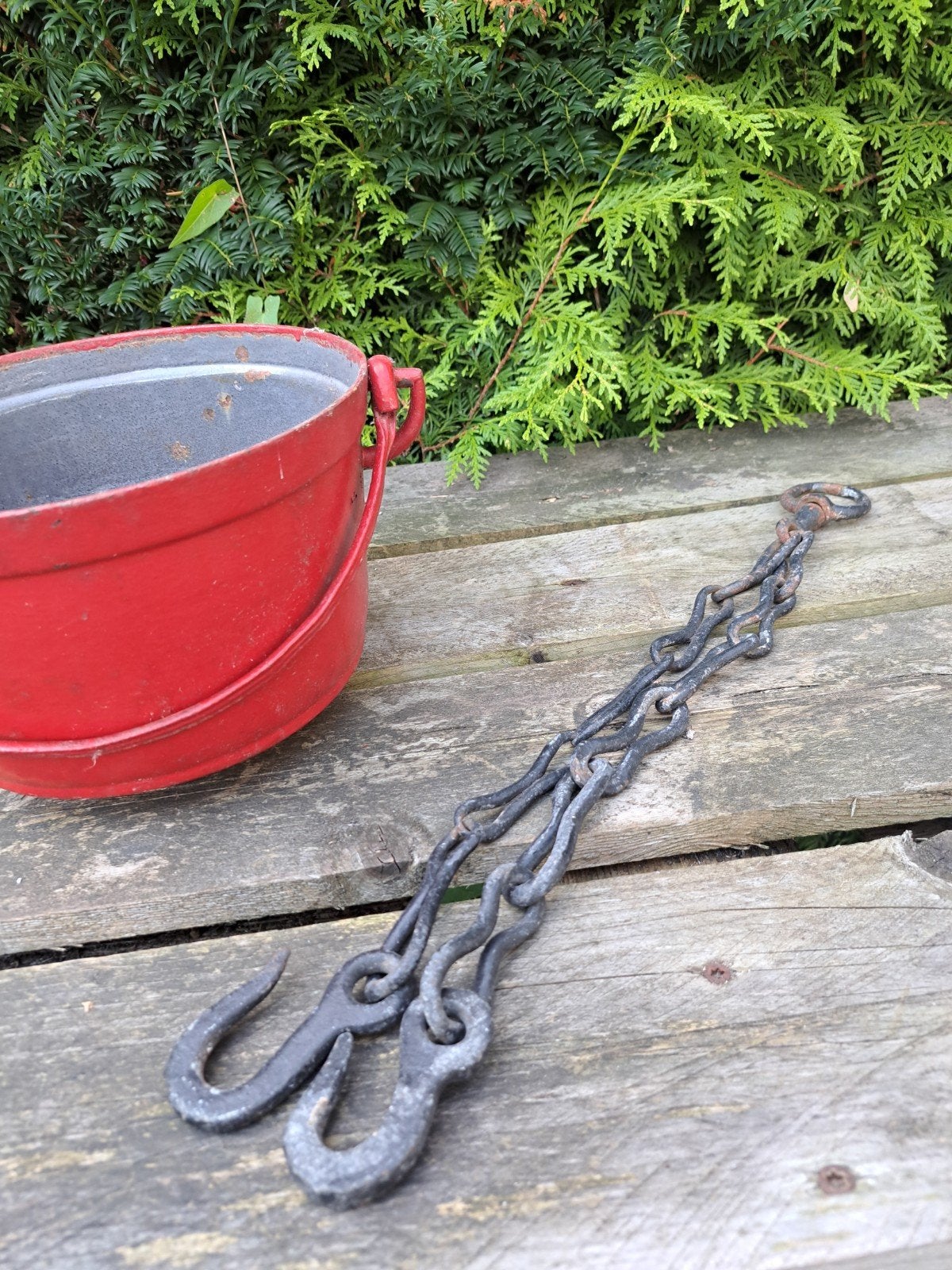 Vintage rode emaille pot met ketting en hegsel, Ophalen