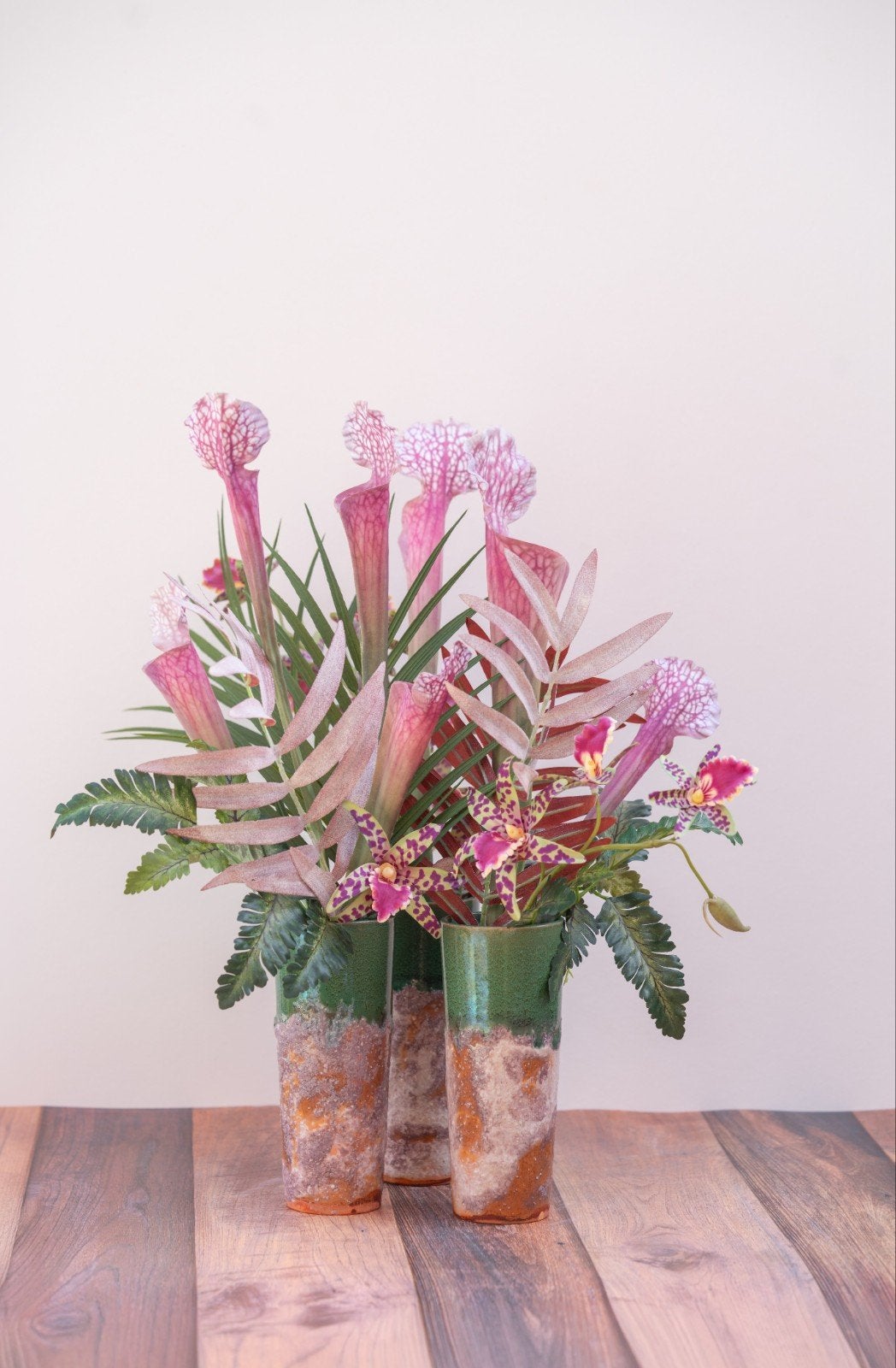 Set van 3 decoratieve vazen met kunstbloemen, Huis en Inrichting, Meerkleurig, Nieuw, Ophalen of Verzenden, Inclusief decoratie