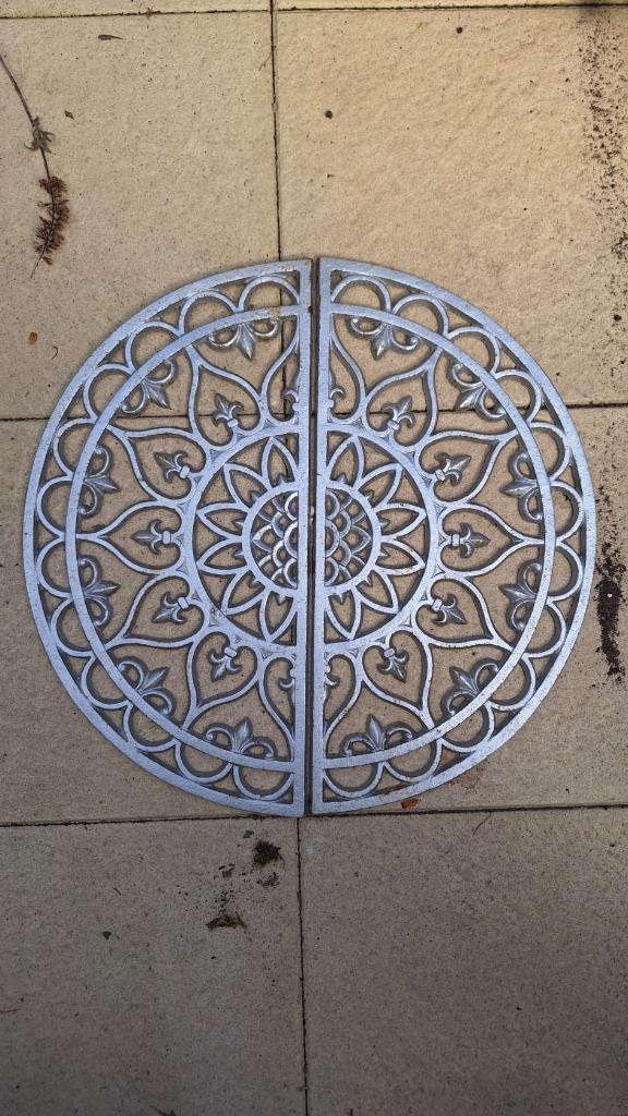 Ornament van gietijzer, Ophalen