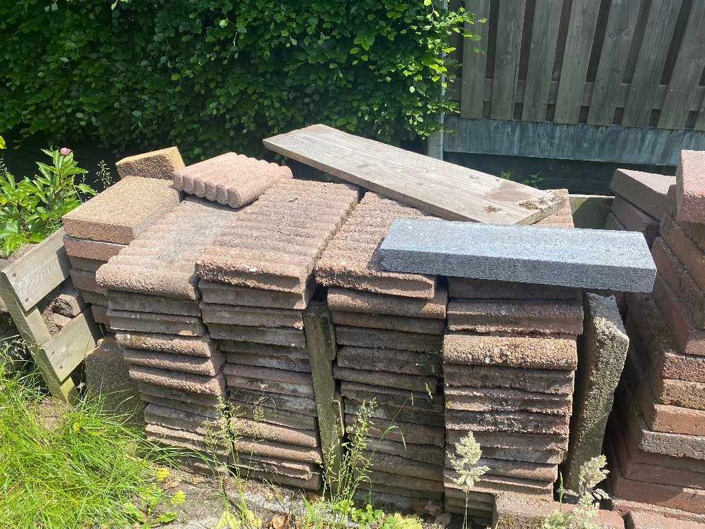 Gratis betontegels en palissades beton, Ophalen, Gebruikt, 25 tot 50 cm, Biels
