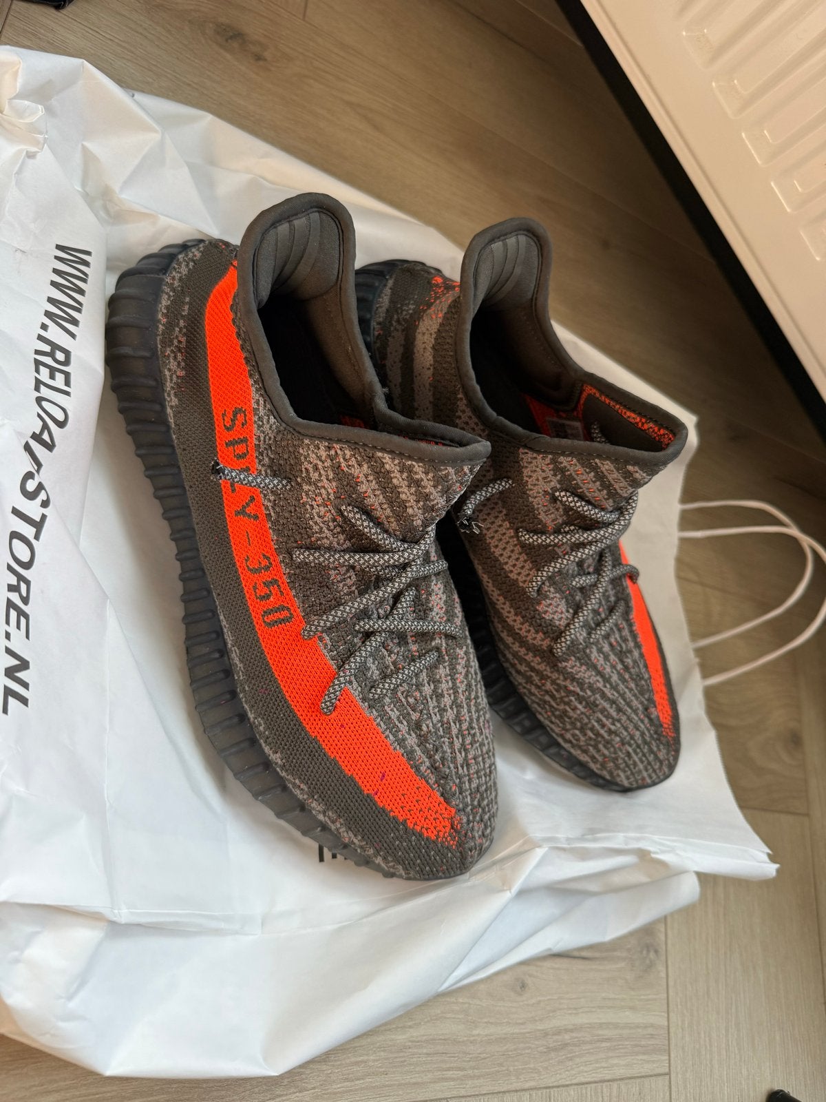 Adidas Yeezy Boost 350 V2 Beluga 2.0 - Maat 43 1/3, Ophalen of Verzenden, Gedragen, Overige kleuren, Sneakers of Gympen