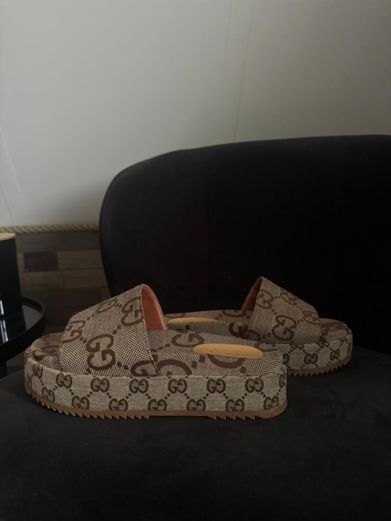 Gucci slipper 37, Kleding | Dames, Schoenen, Ophalen of Verzenden, Zo goed als nieuw, Zwart
