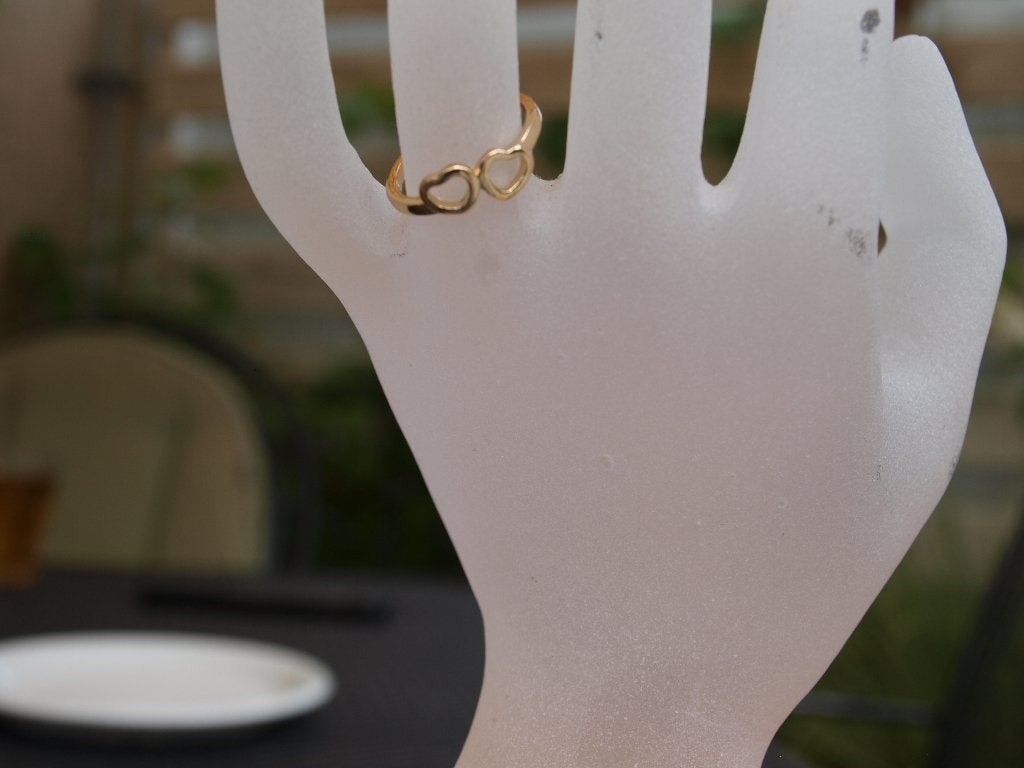 Goudkleurige ring met hartjes, Overige materialen, Nieuw, Ophalen of Verzenden, 17 tot 18
