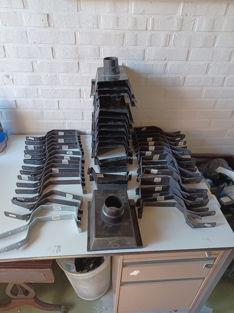 47 Gootbeugels bakgoot 125mm + 11 gootdelen / onderuitloop, Pvc, Nieuw, Ophalen of Verzenden, Minder dan 2 meter