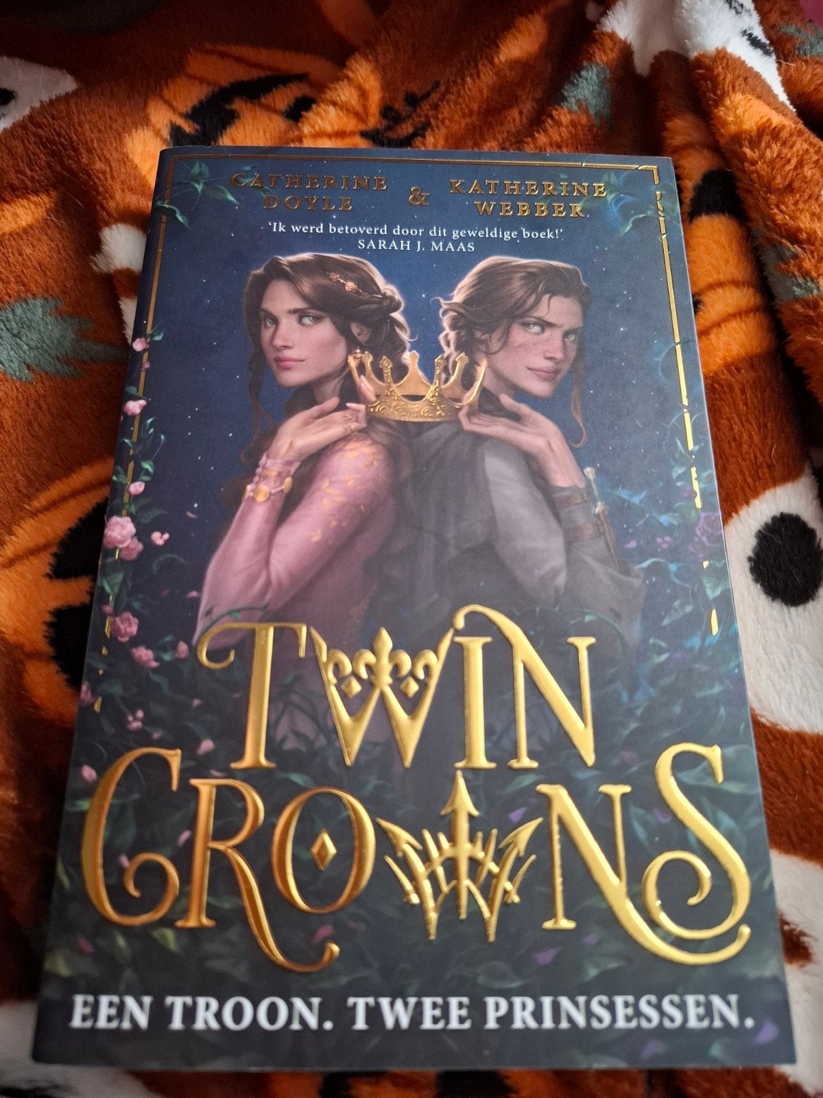 Twin Crowns, Ophalen of Verzenden, Zo goed als nieuw, Cathrine & Kathrine