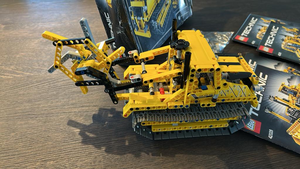 Lego Technic Bulldozer 42028 - Compleet met instructies, Kinderen en Baby's, Speelgoed | Duplo en Lego, Lego, Ophalen of Verzenden