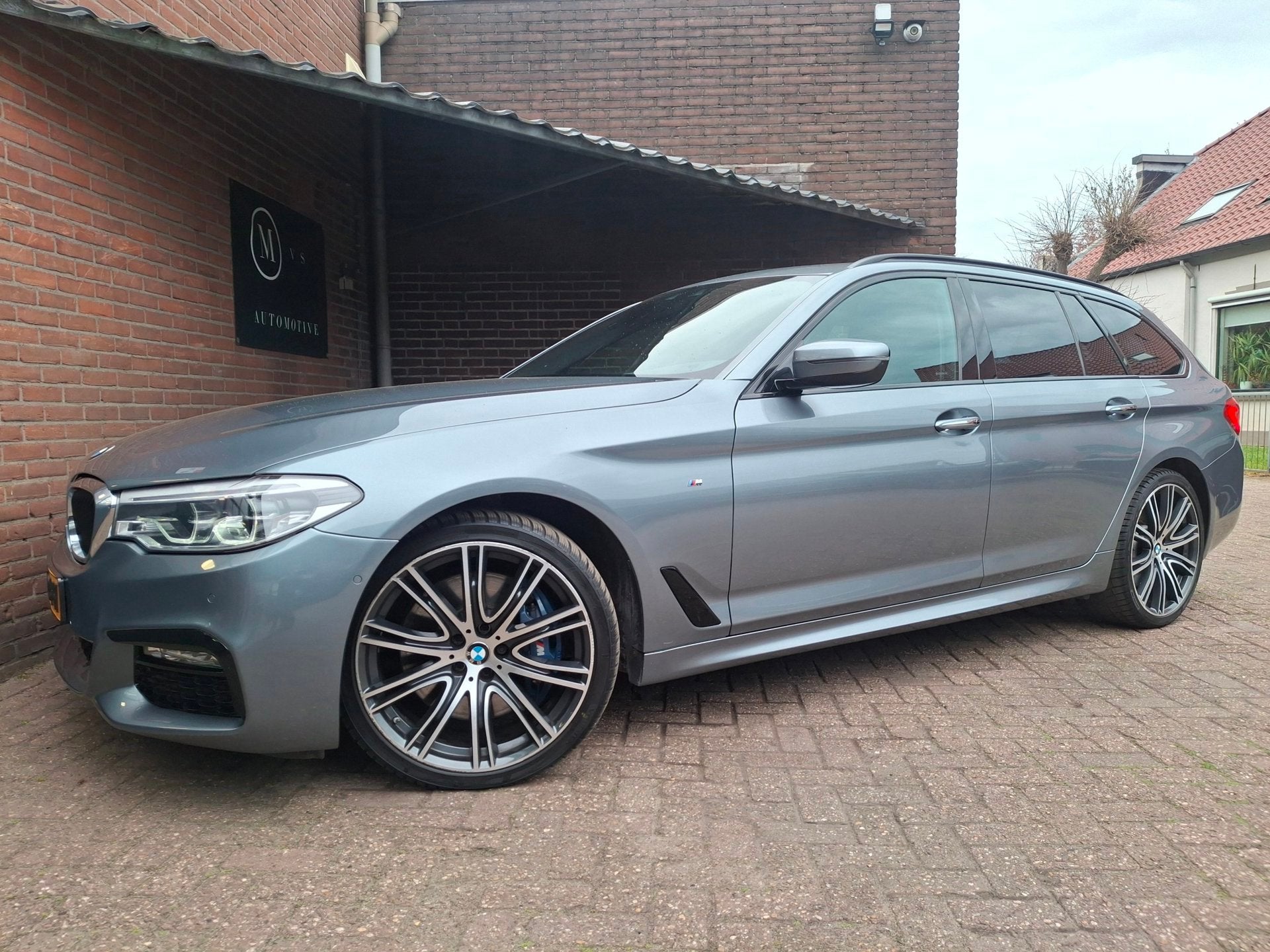BMW 5-serie Touring 540i xDrive 340PK M-Sport Panoramadak /, Automaat, Automatische klimaatregeling, Gebruikt, 2000 kg
