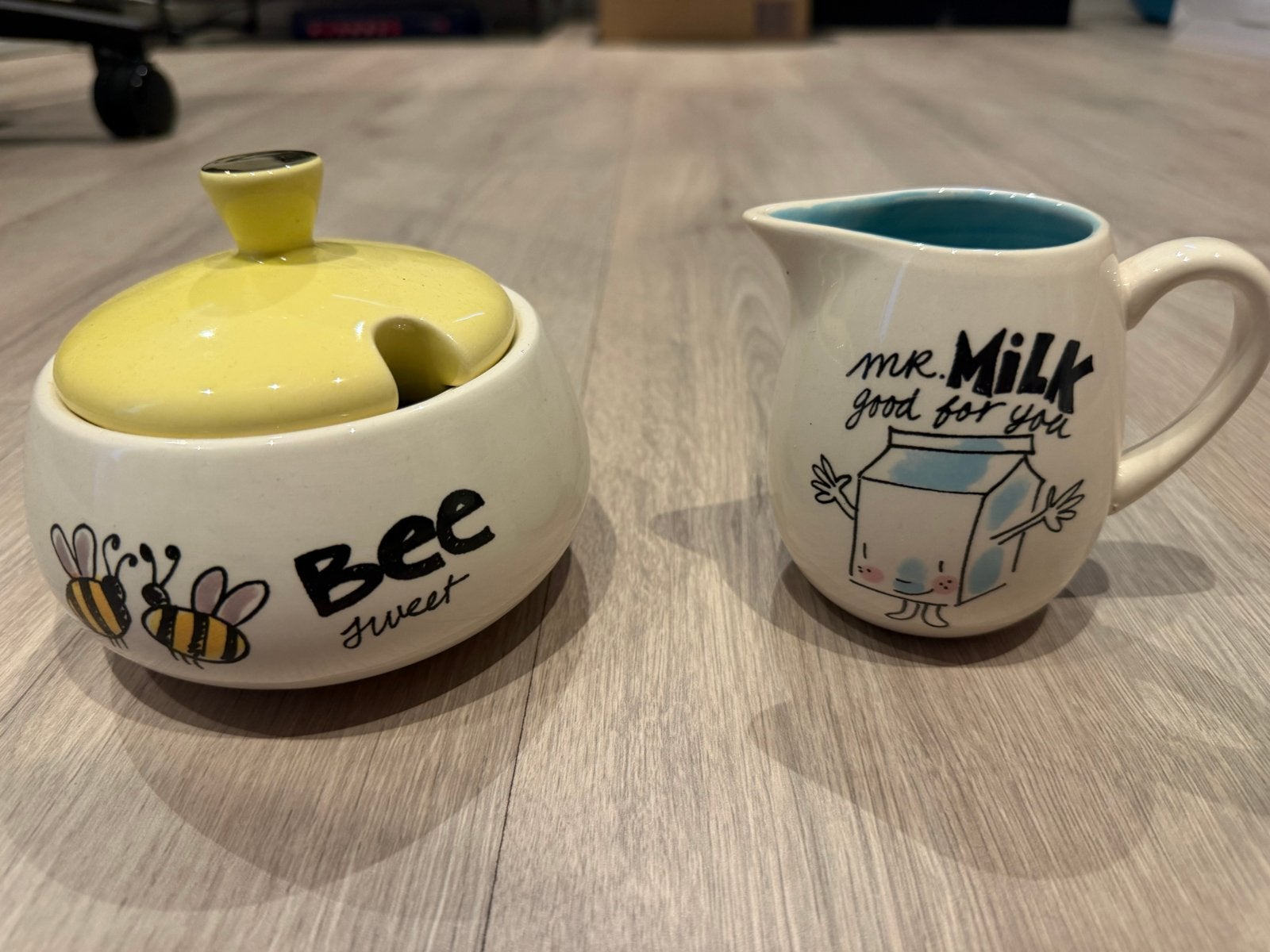 Blond Amsterdam suikerpot & melkkan  'Bee Sweet' & 'Mr. Milk, Huis en Inrichting, Keuken | Servies, Overige merken, Keramiek, Overige typen