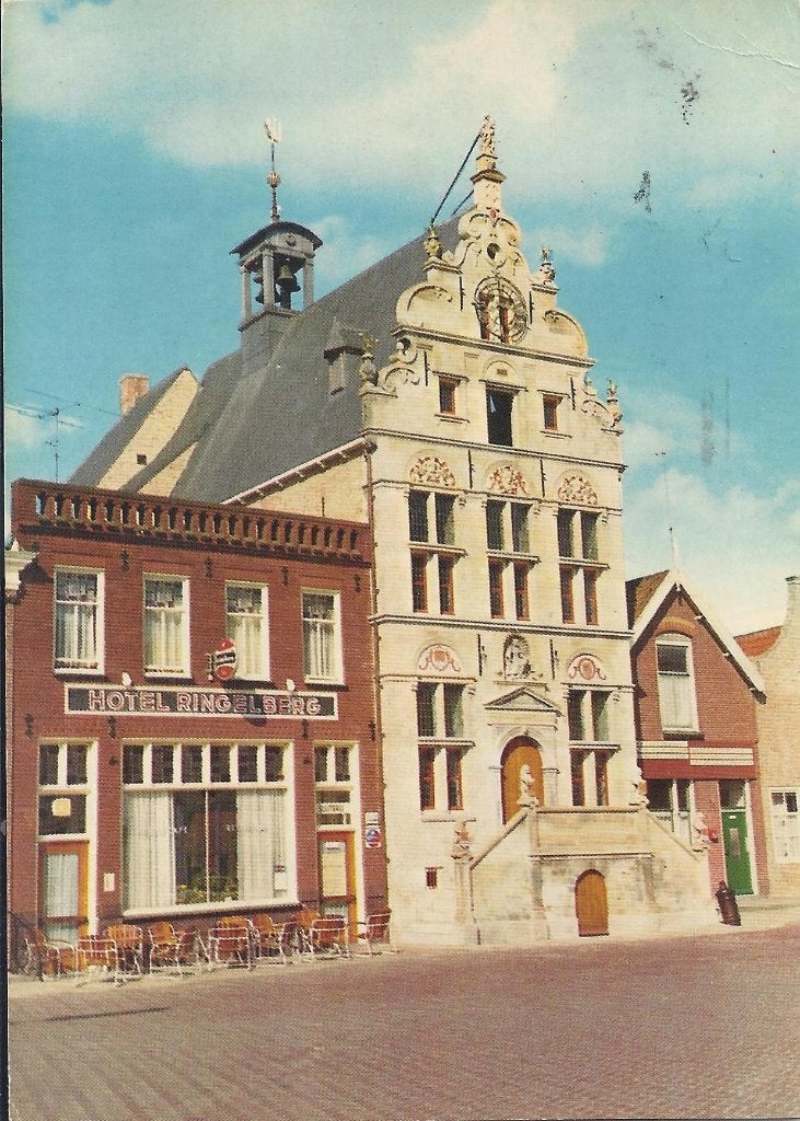 Brouwershaven Stadhuis Gelopen Ansichtkaart ( 7066), Ophalen of Verzenden, 1980 tot heden, Gelopen