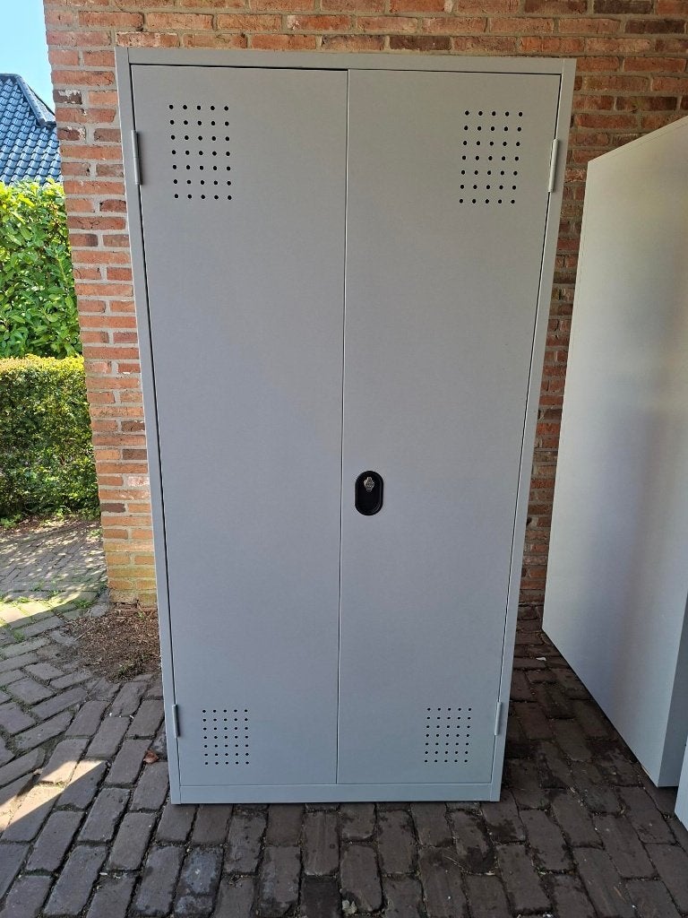 Zeer nette archiefkast, magazijnkast metalen kast!, Ophalen, Zo goed als nieuw