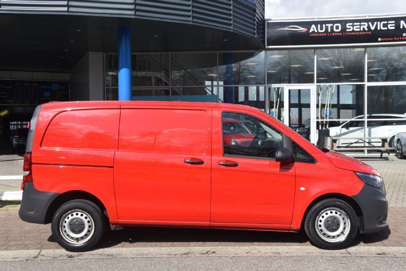 Mercedes-Benz Vito 109 CDI Functional Lang Airco Pdc Btw + I, Auto's, Euro 5, Stof, Gebruikt, Zwart