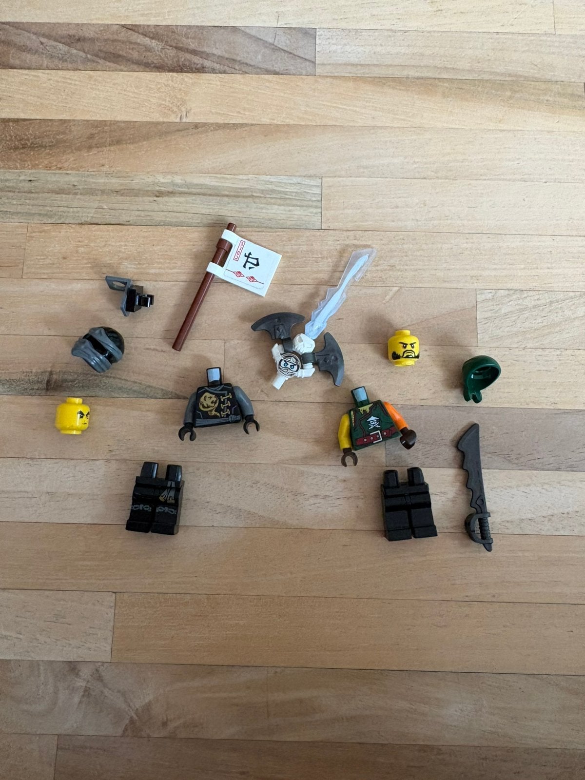 Foto 4 van Cole + pirate - Lego Ninjago