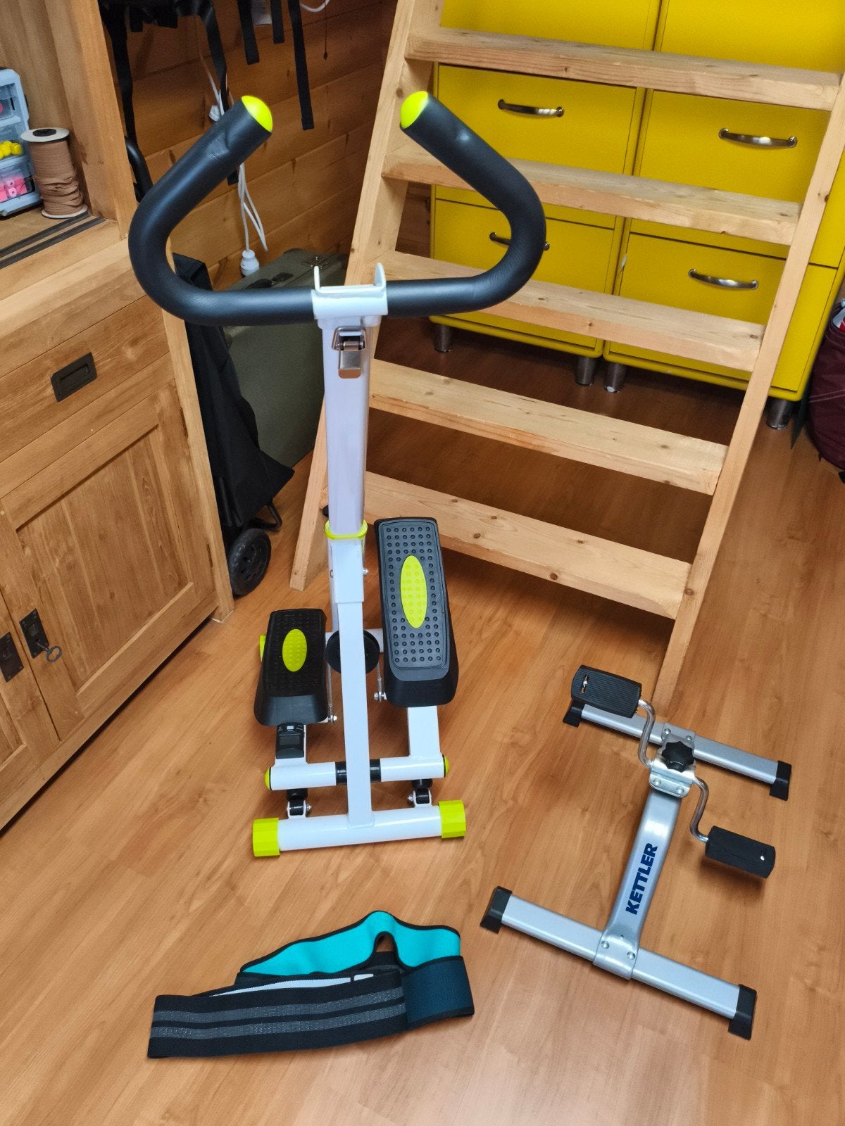 Step apparaat stoelfiets en weerstandsbanden, Ophalen, Stepapparaat