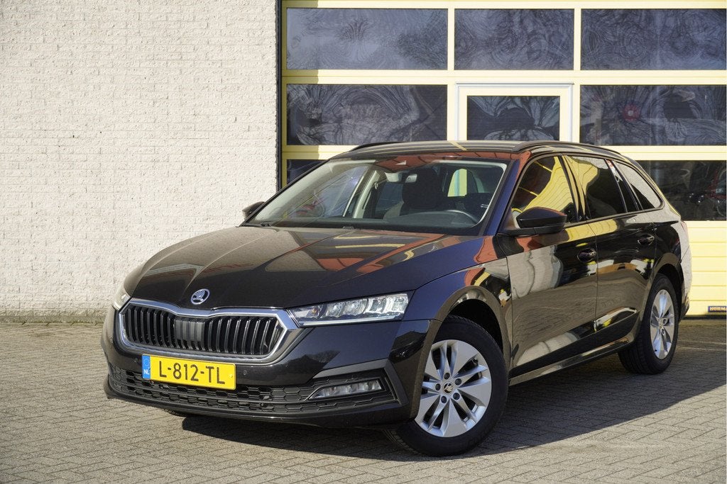 Skoda Octavia Combi 1.0 TSI Business Edition BJ2021 Lmv 16", Auto's, Skoda, Stof, Gebruikt, Zwart, Origineel Nederlands