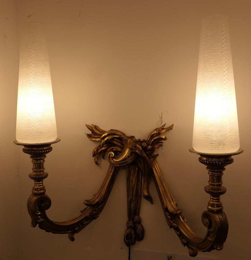 Een vergulde wandlamp uit het Ritz Hotel in Parijs., Ophalen of Verzenden, Zo goed als nieuw, Glas, Vintage